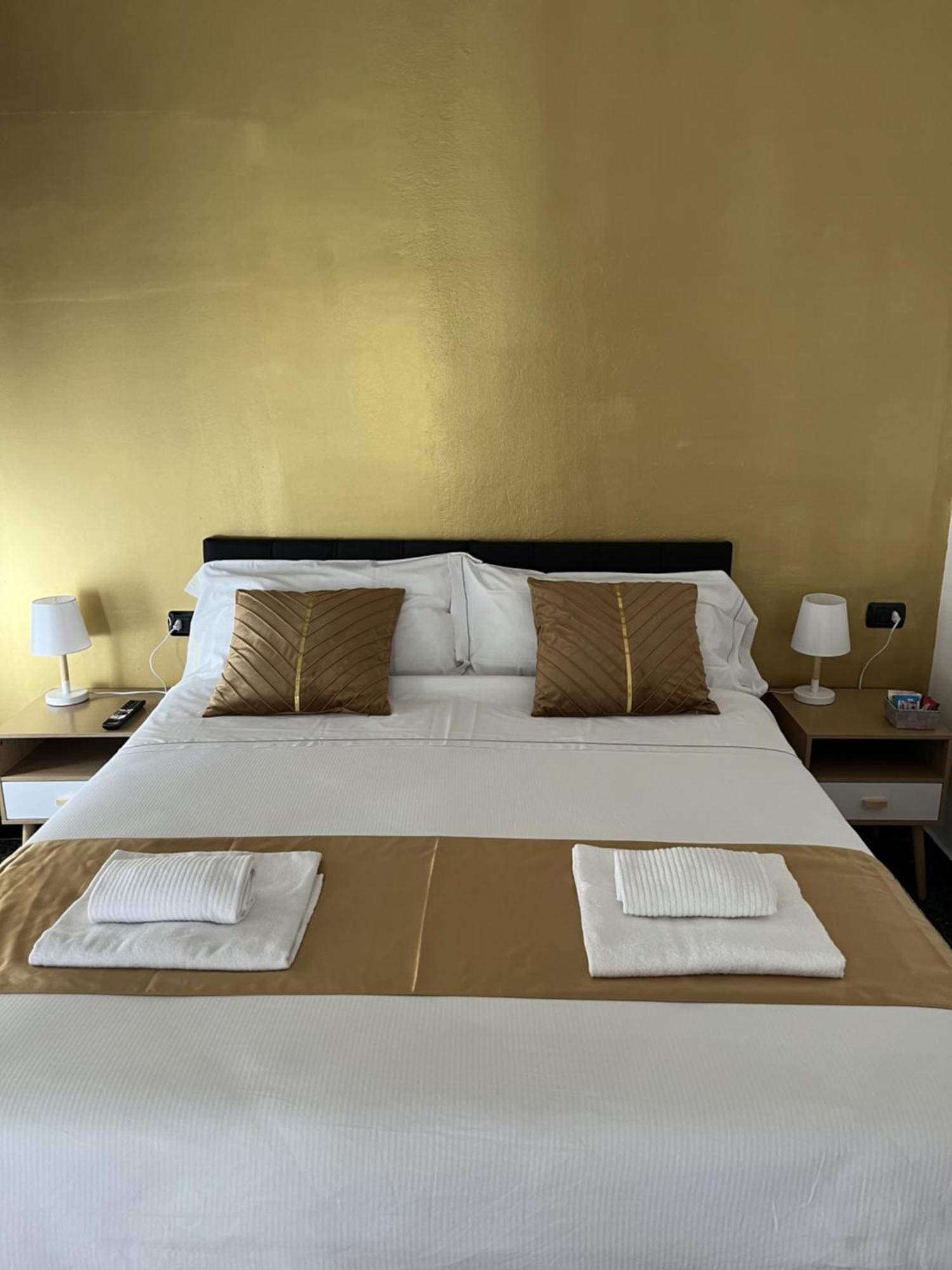 Genova Gold Rooms Екстериор снимка