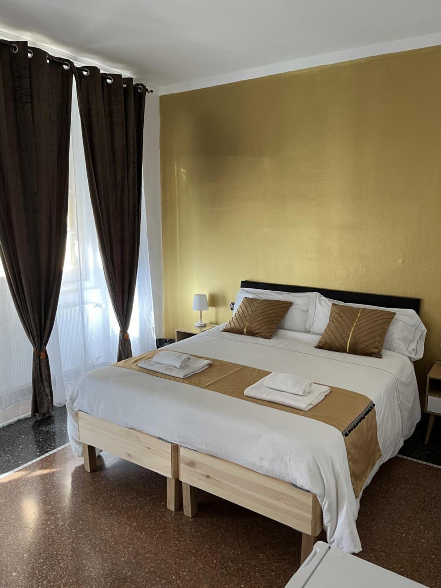 Genova Gold Rooms Екстериор снимка