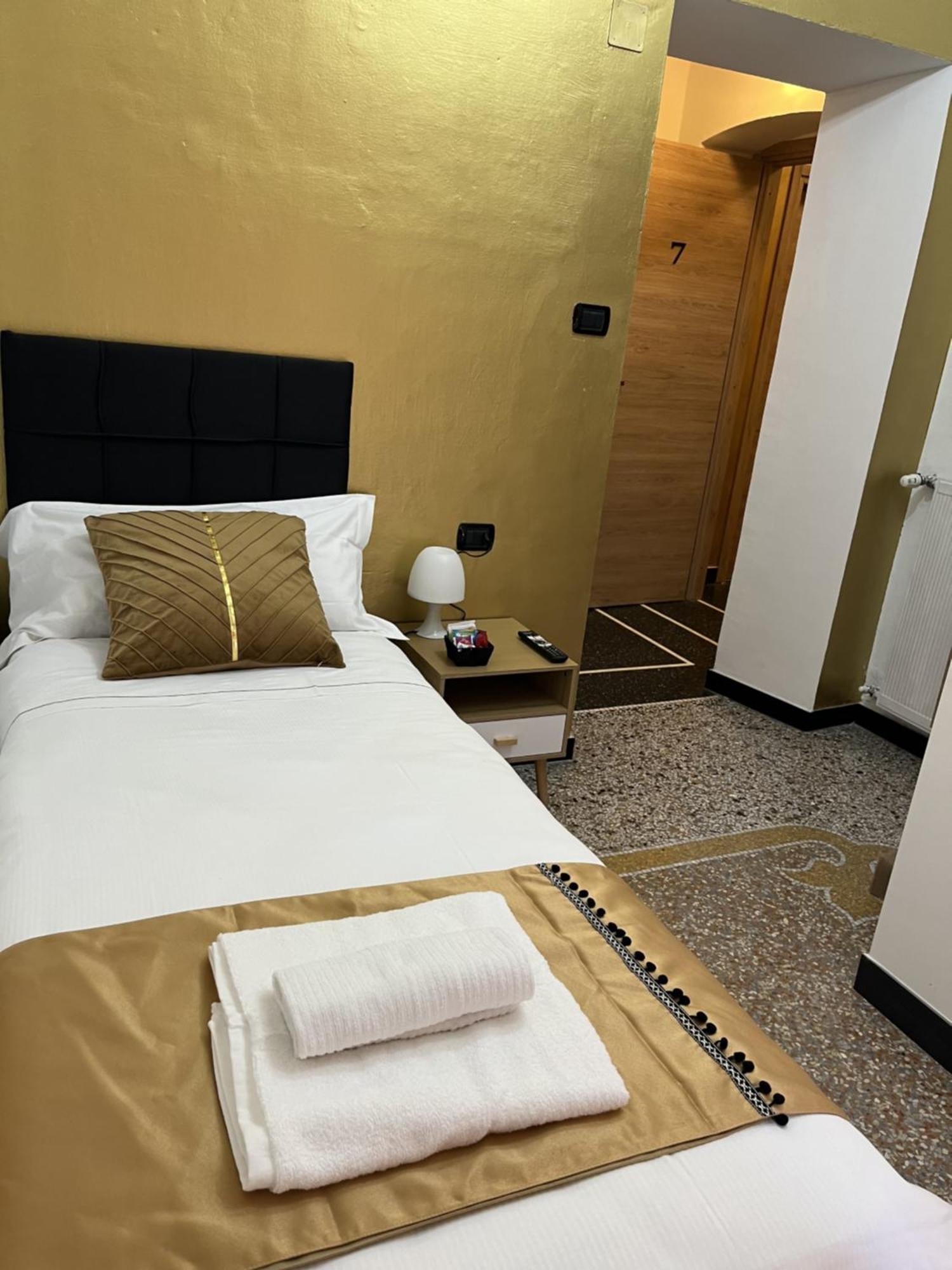 Genova Gold Rooms Екстериор снимка