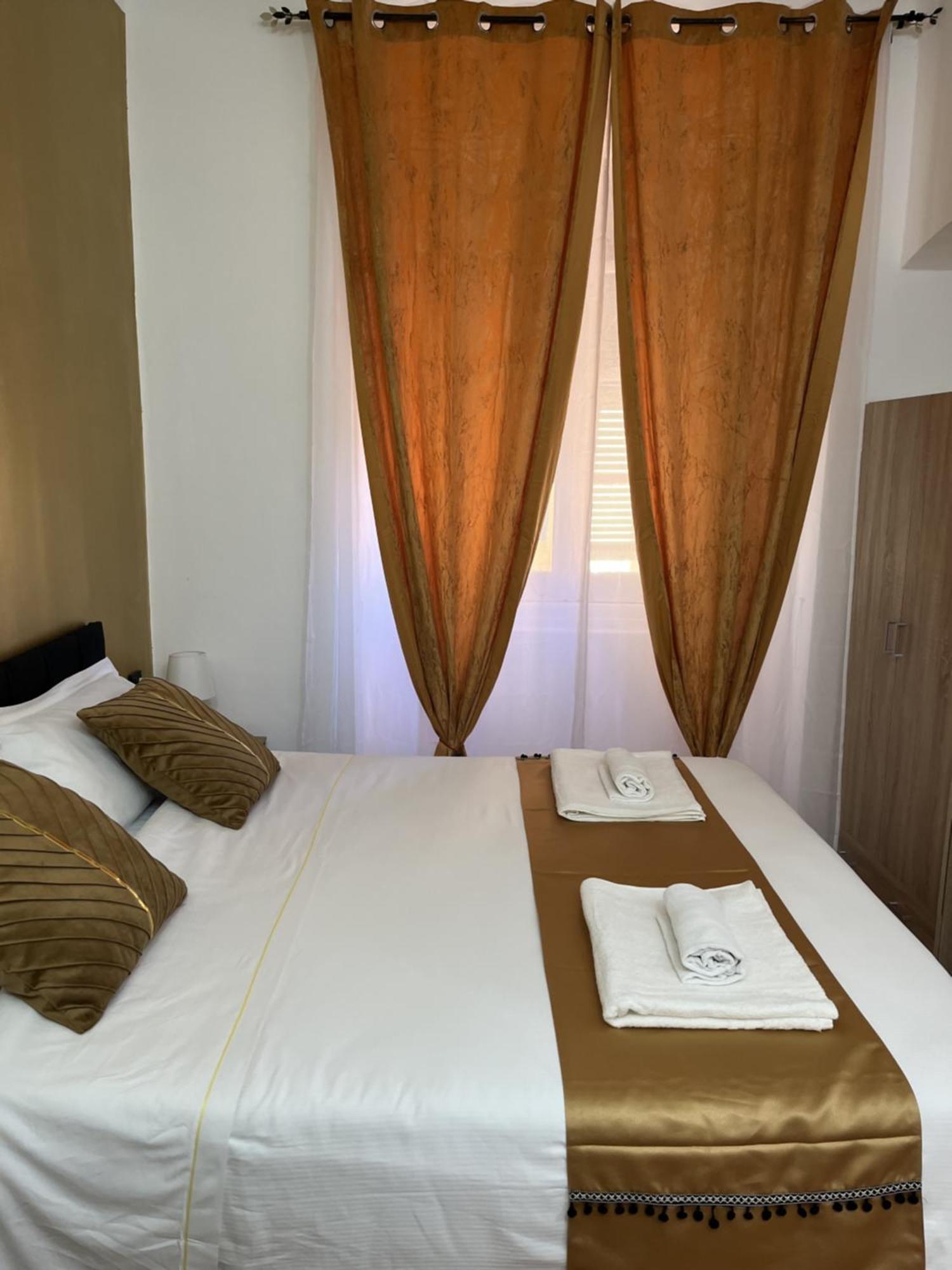 Genova Gold Rooms Екстериор снимка