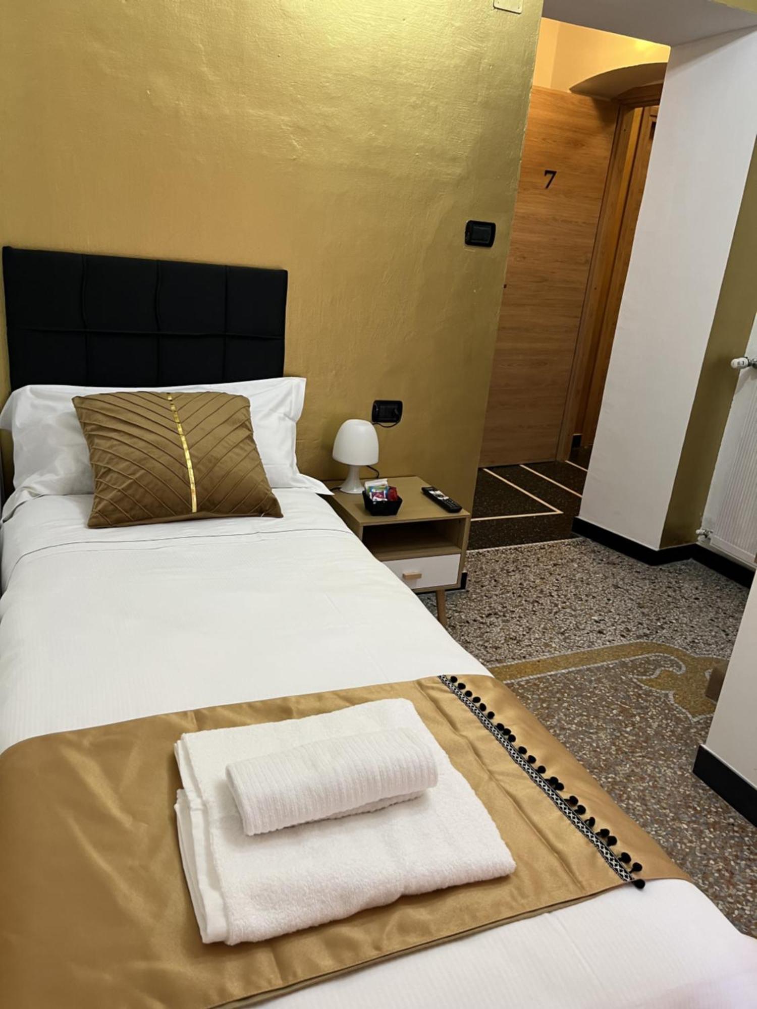 Genova Gold Rooms Стая снимка