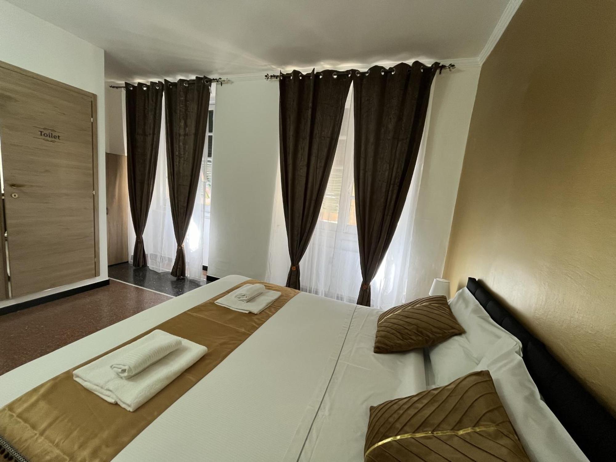 Genova Gold Rooms Екстериор снимка