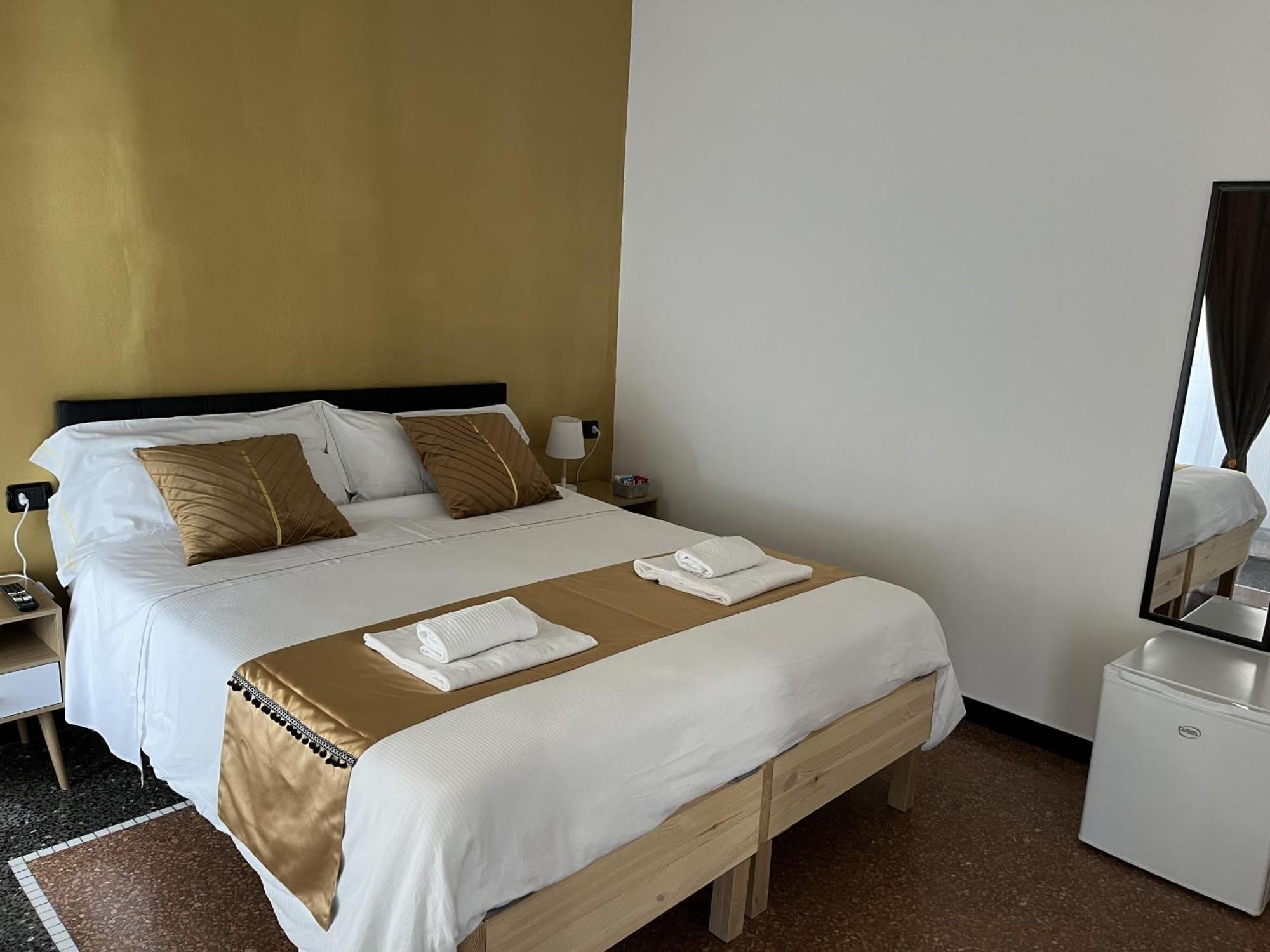 Genova Gold Rooms Екстериор снимка
