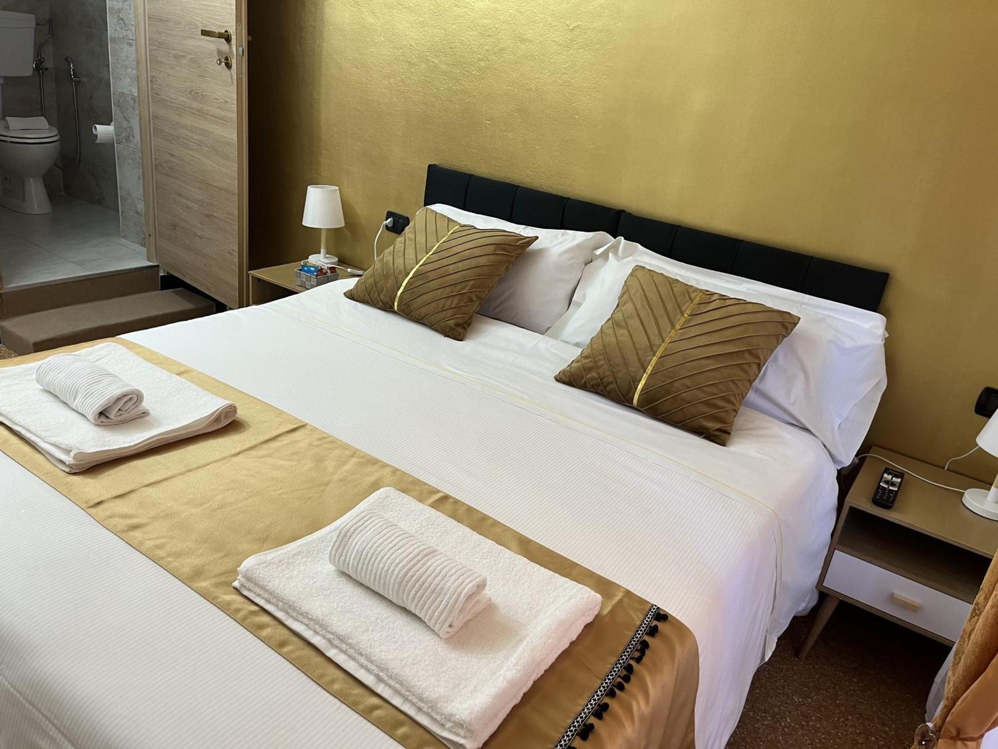 Genova Gold Rooms Екстериор снимка